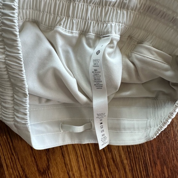 Lululemon Hotty Hot Shorts - Picture 2 of 3